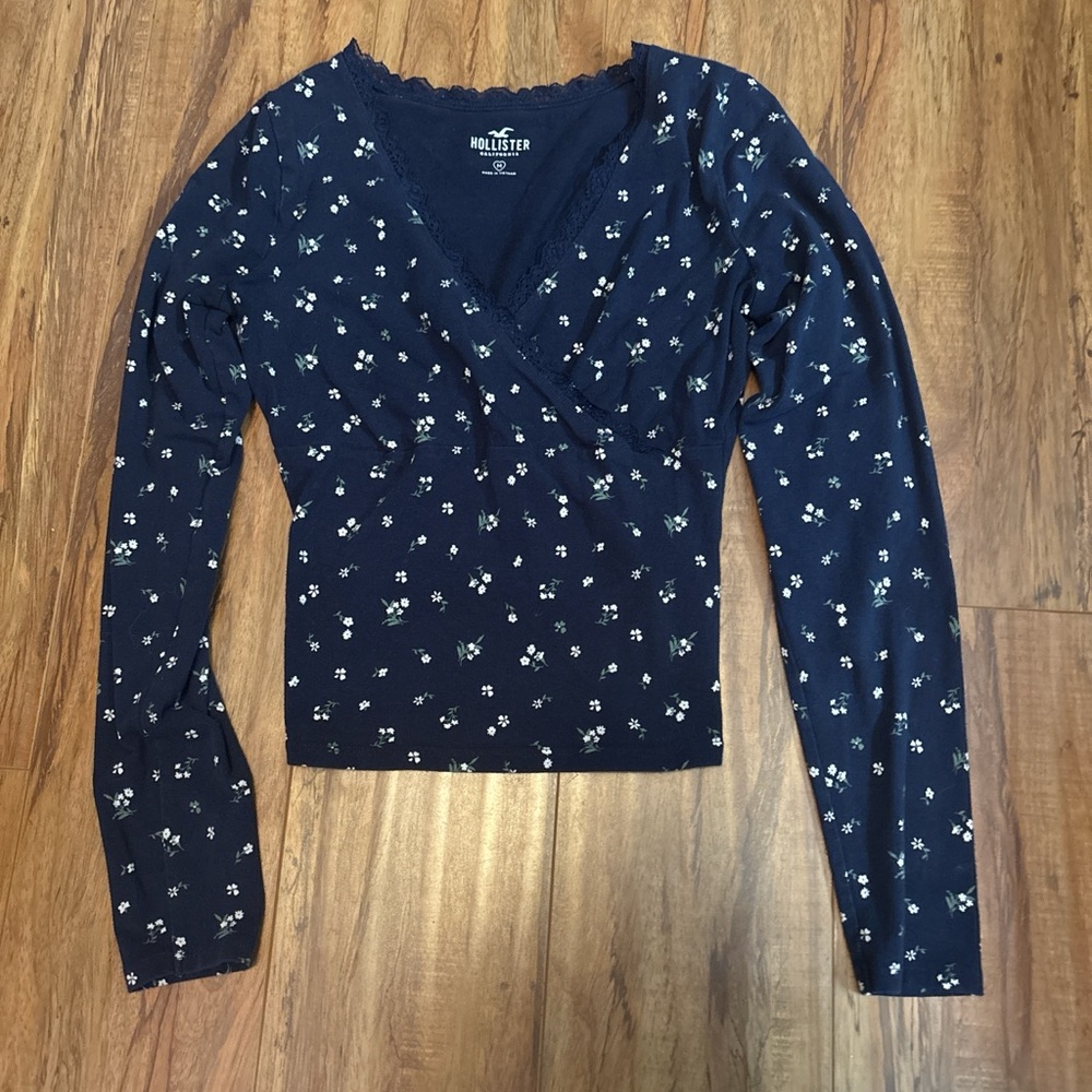 Hollister Women's Dark Blue Floral Long Sleeve Top